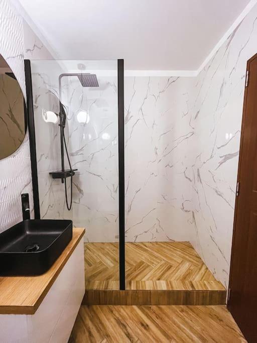 Quickspace Modern Concept Bucarest Exterior foto